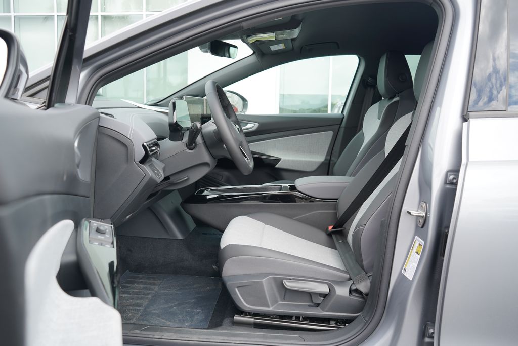 2025 Volkswagen ID.4 Pro 6