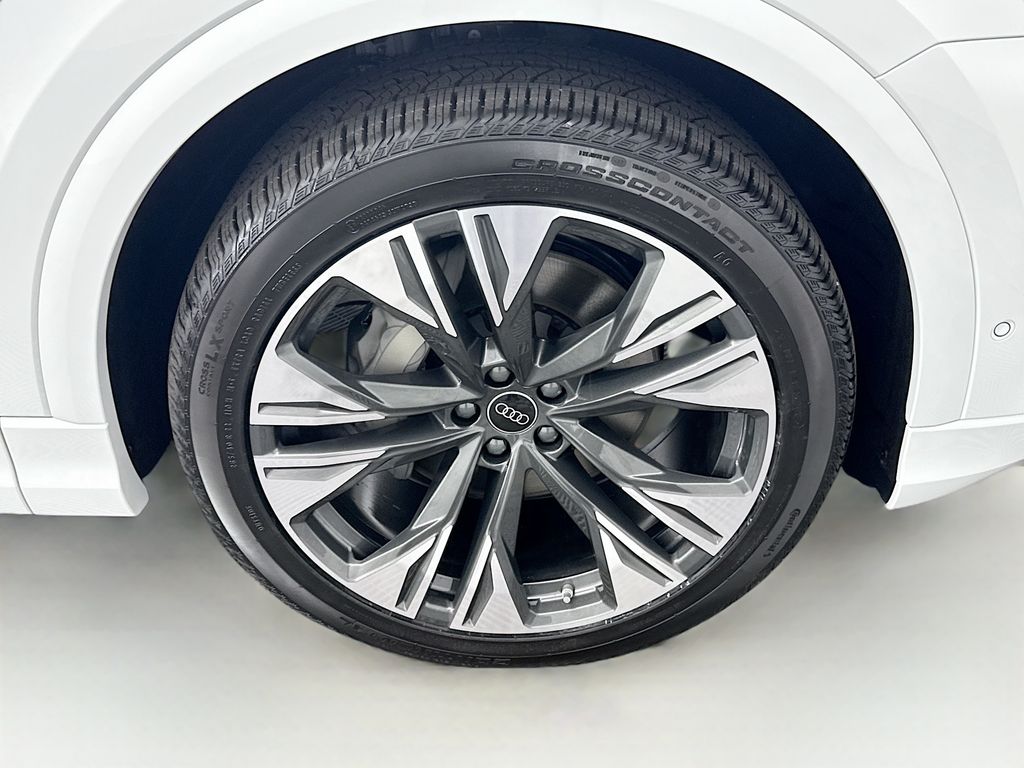 Thumbnail: 2026 Audi Q8 - 31