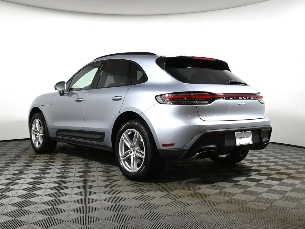 Thumbnail: 2025 Porsche Macan - 3