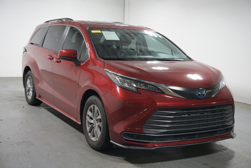 Thumbnail: 2022 Toyota Sienna - 3