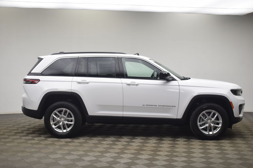 new 2026 Jeep Grand Cherokee car, priced at $43,595