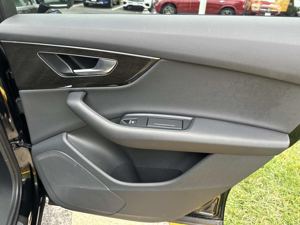 Thumbnail: 2022 Audi Q7 - 23