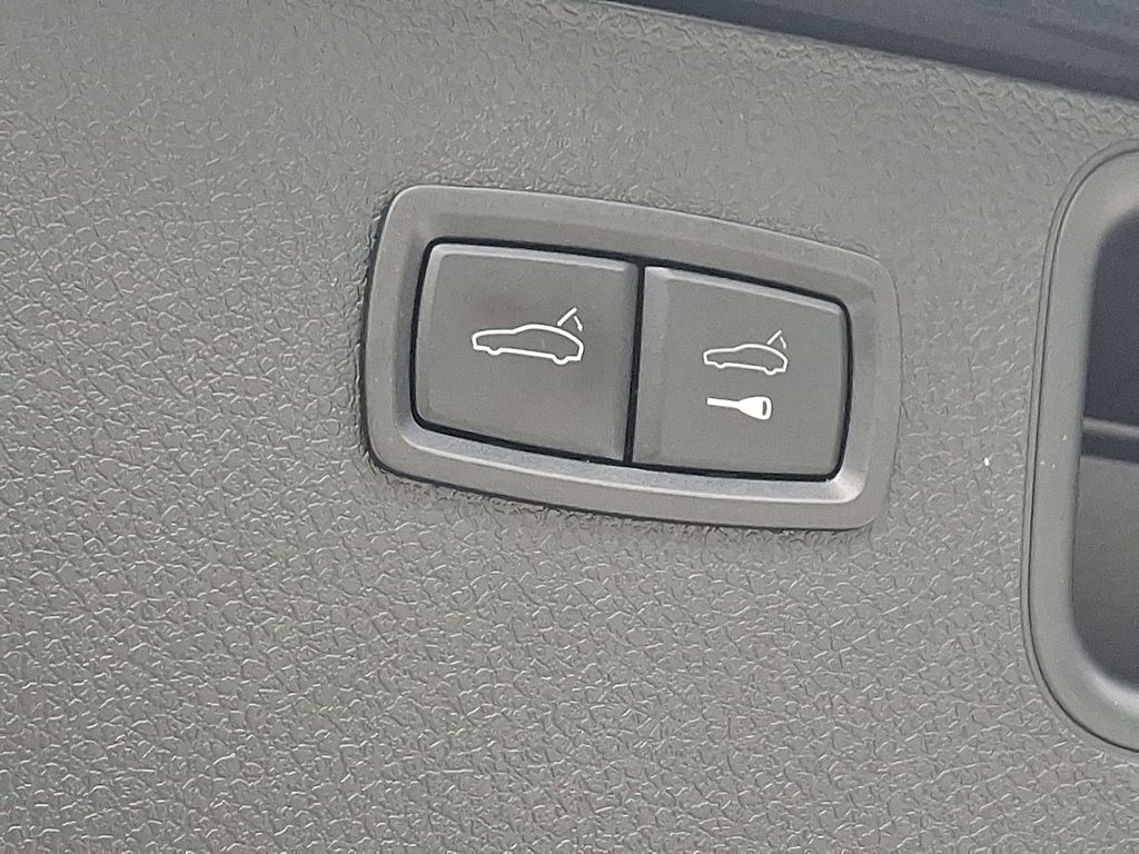 Thumbnail: 2024 Porsche Macan - 31