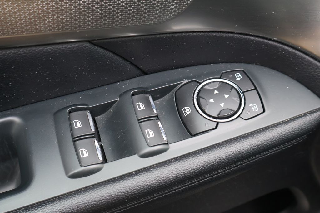 Thumbnail: 2019 Ford Explorer - 15