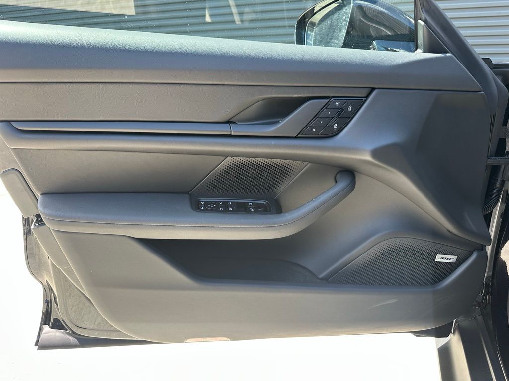 Thumbnail: 2026 Porsche Taycan - 19