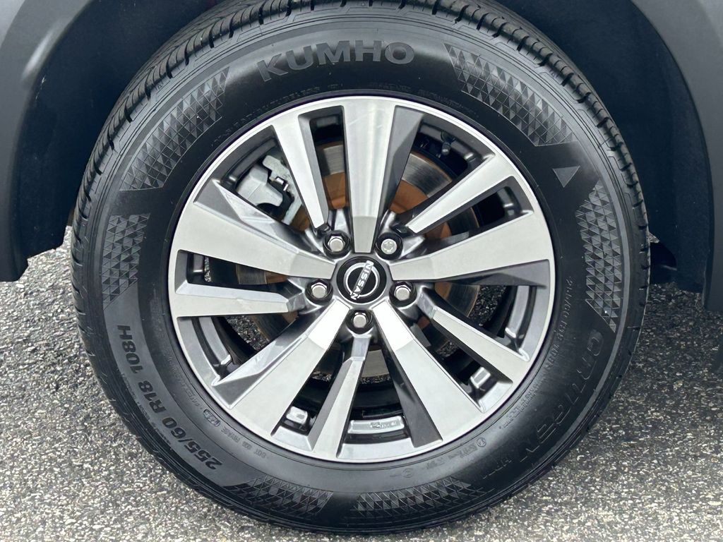 View vehicle photo 7