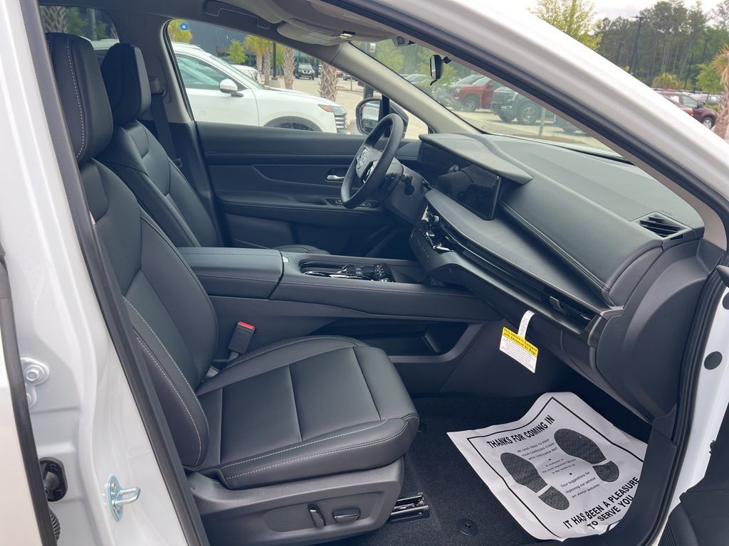2025 Everest White Pearl Tricoat Nissan Murano SV AWD SUV