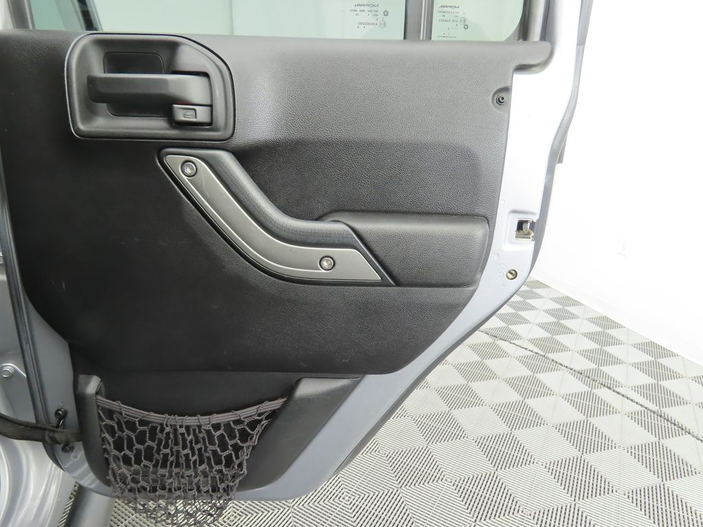 2015 Jeep Wrangler Unlimited Sport 26