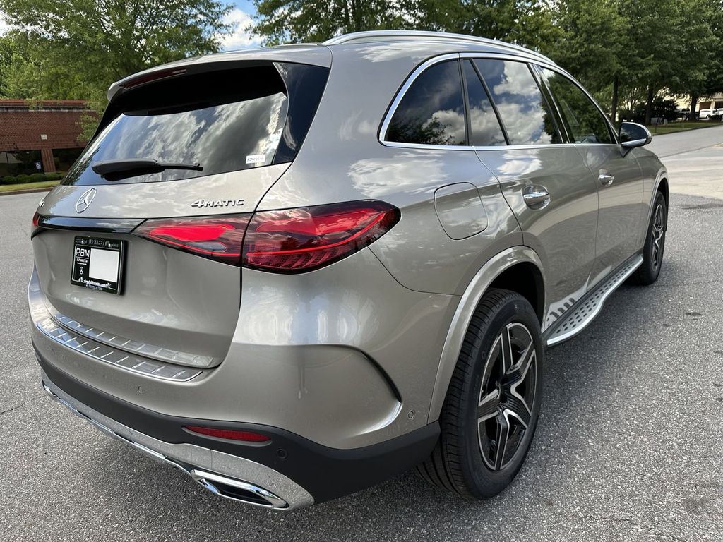 2024 Mercedes-Benz GLC GLC 300 8