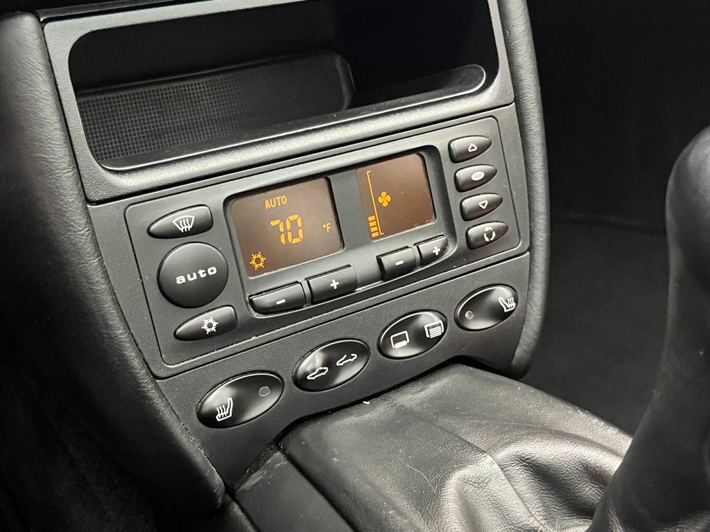 Thumbnail: 2002 Porsche 911 - 16