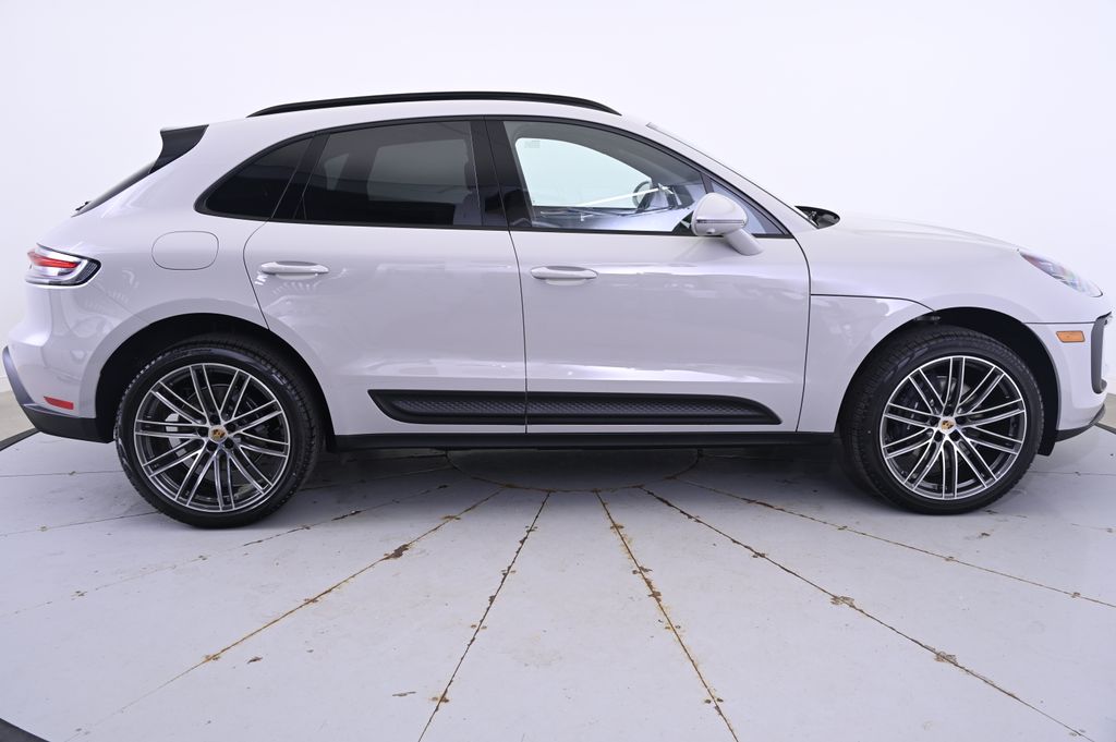 Thumbnail: 2026 Porsche Macan - 8