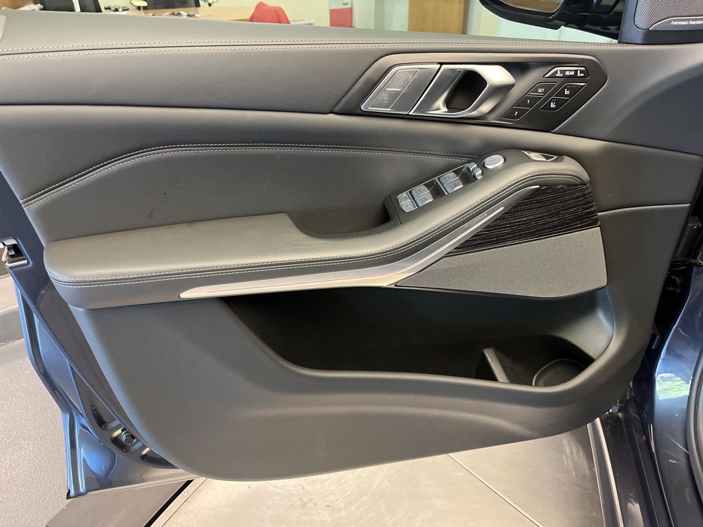 Thumbnail: 2022 BMW X7 - 11