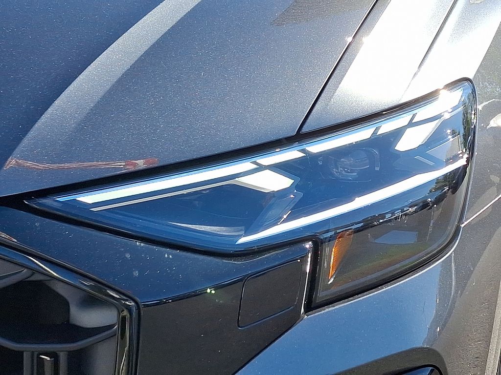 Thumbnail: 2026 Audi Q8 - 6