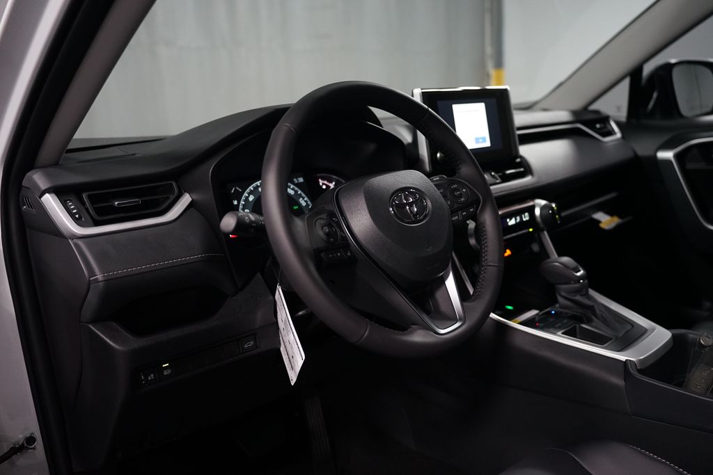 Thumbnail: 2025 Toyota RAV4 - 16