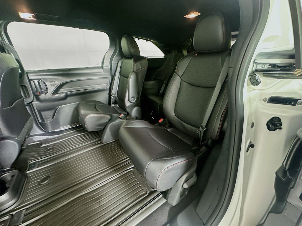 Thumbnail: 2026 Toyota Sienna - 25