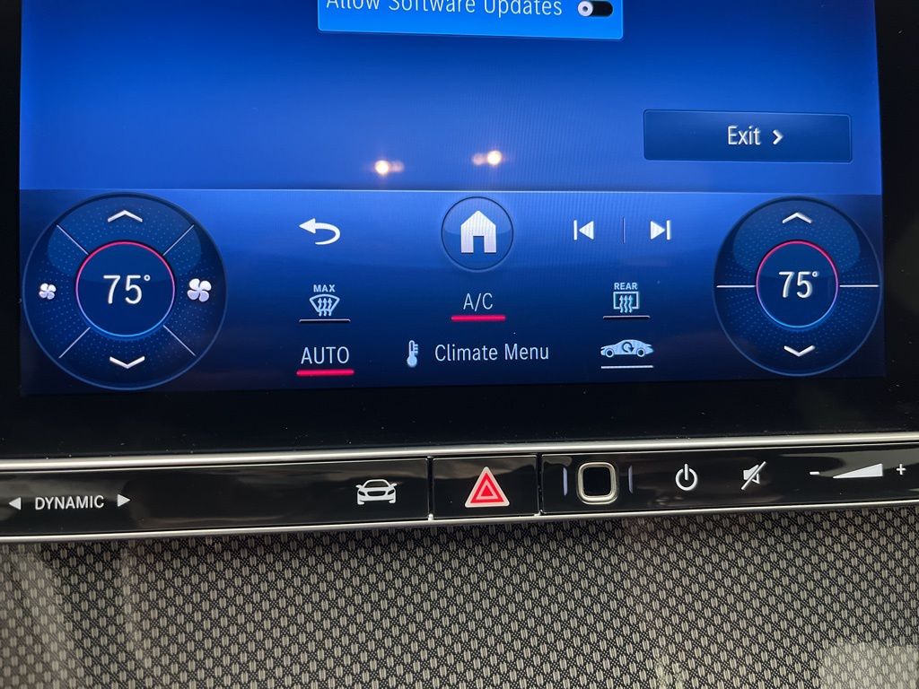 Thumbnail: 2023 Mercedes-Benz C-Class - 20