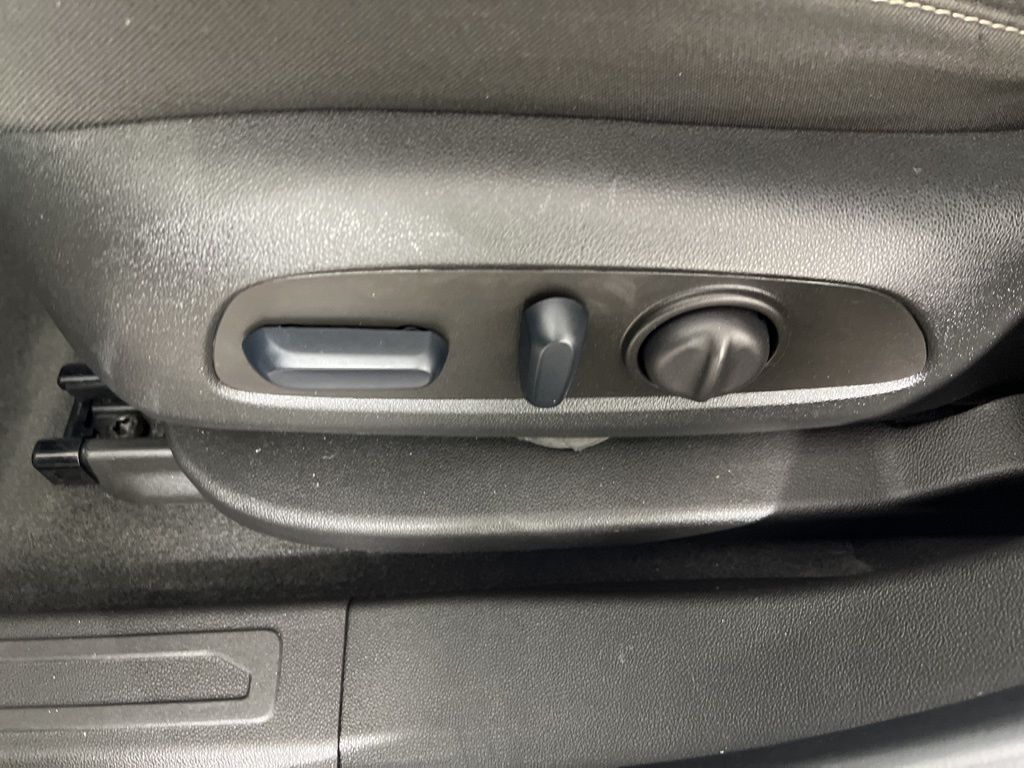 Used 2023 White GMC SLE image 13