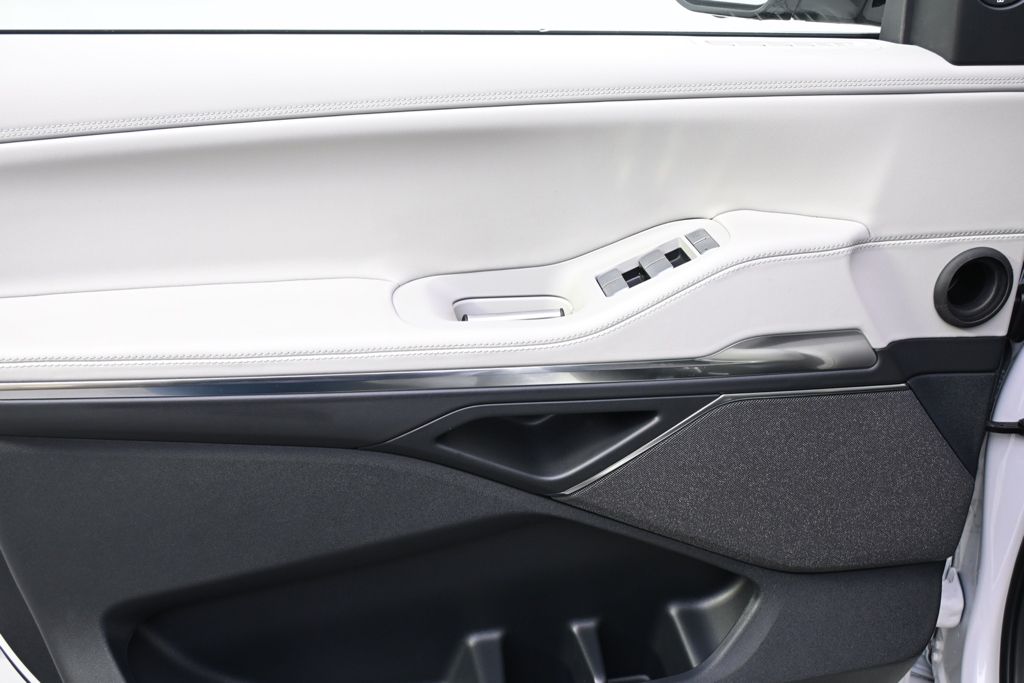 New 2026 White Lincoln Reserve image 23