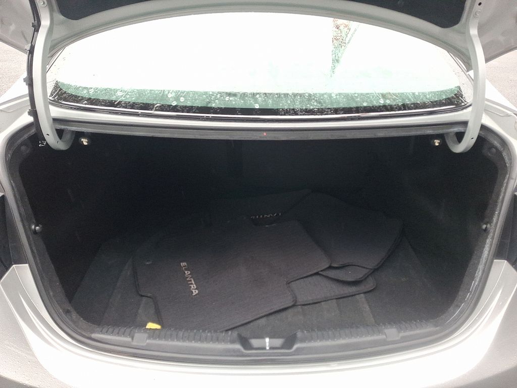 Thumbnail: 2013 Hyundai Elantra - 26