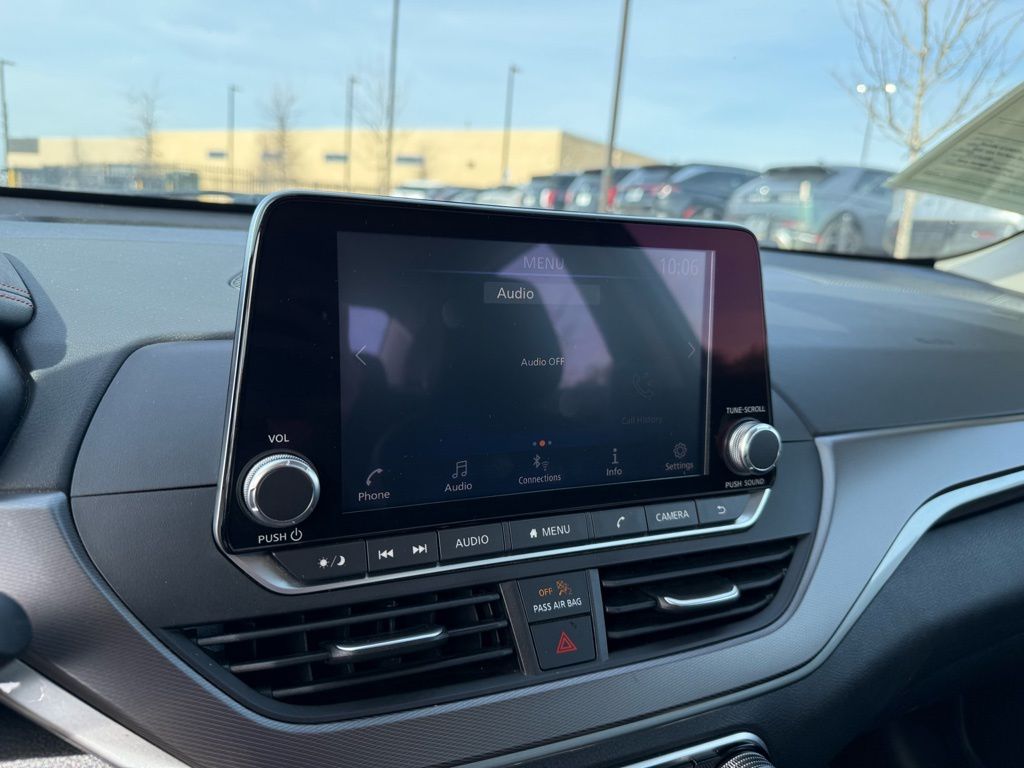 Thumbnail: 2024 Nissan Altima - 17