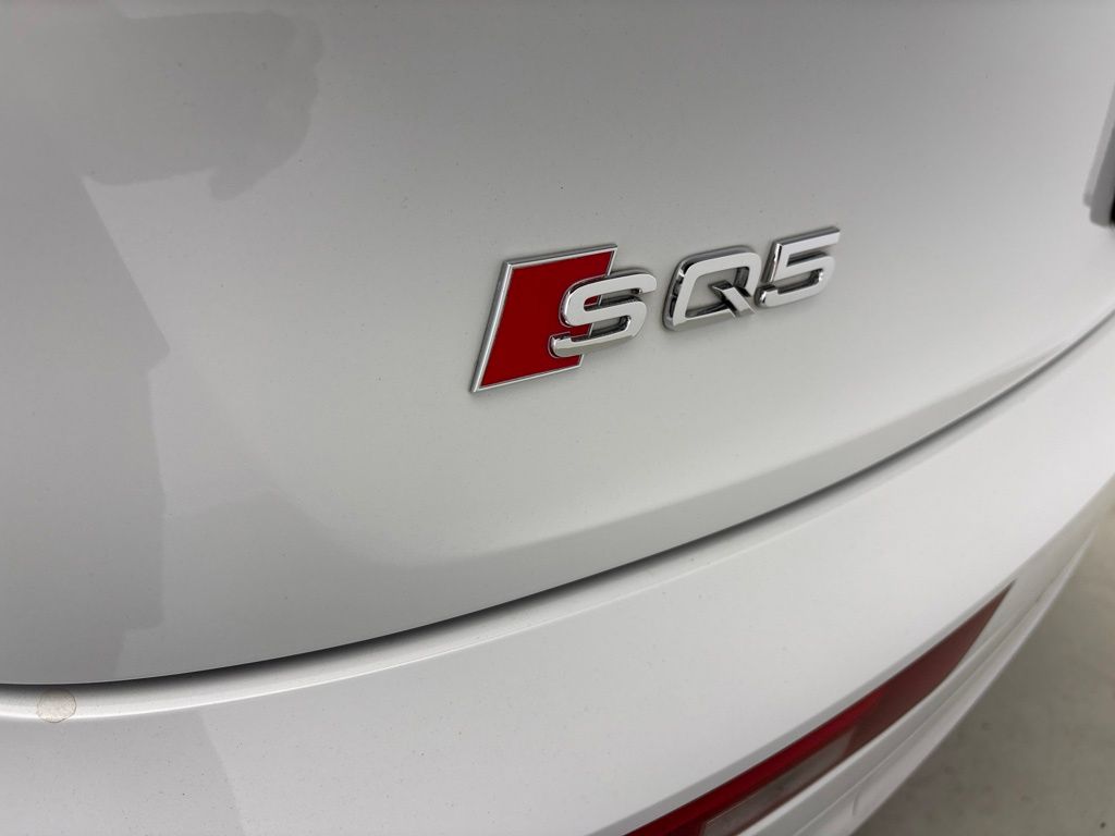 Thumbnail: 2023 Audi SQ5 - 12