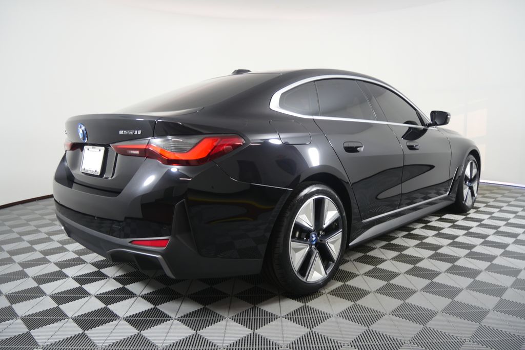 Thumbnail: 2023 BMW i4 - 3