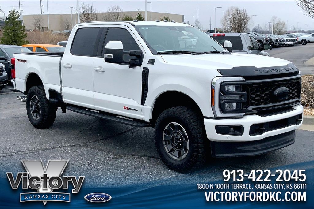 Star White Metallic Tri-Coat 2023 Ford F-350 Super Duty Lariat Crew Cab 4WD Pickup Truck Four-Wheel Drive Automatic