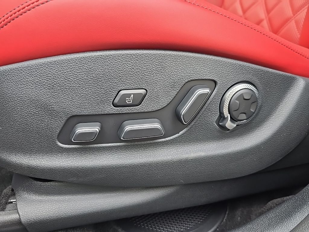 Thumbnail: 2026 Genesis GV70 - 19