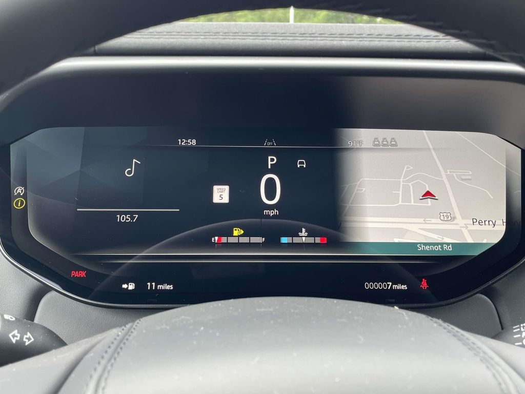 New 2026 White Land Rover Dynamic SE image 40