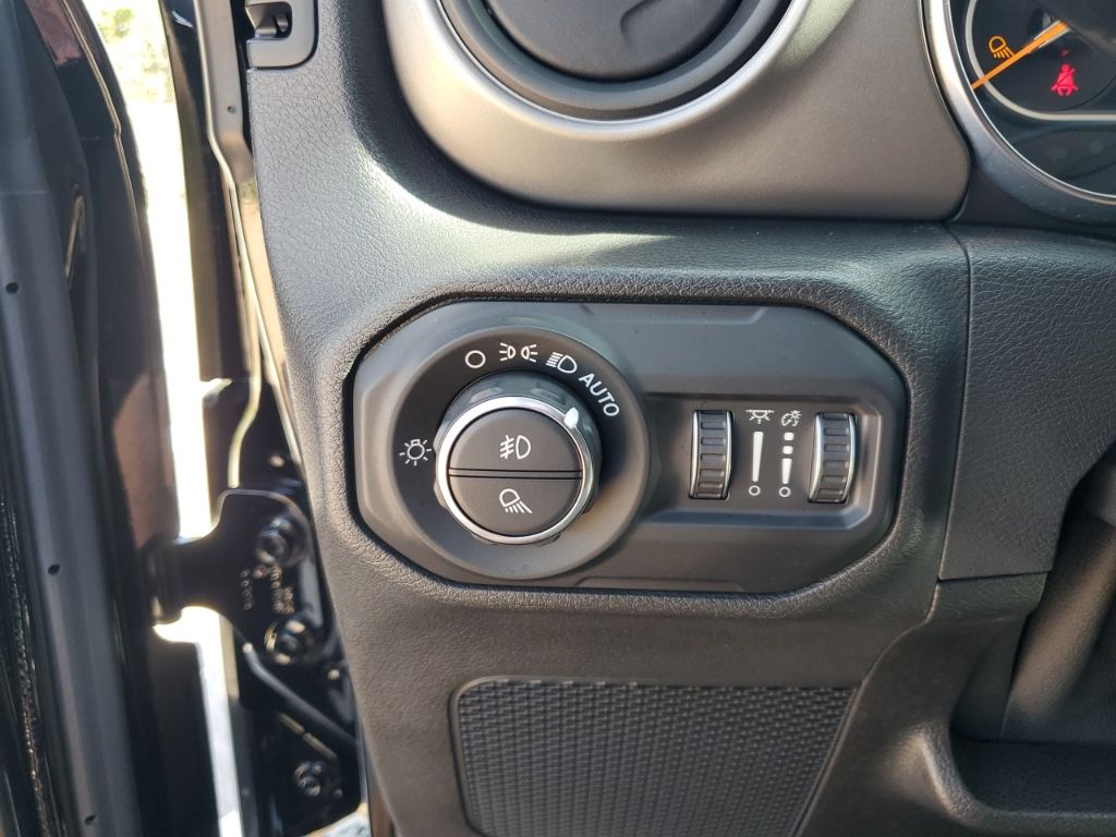 Used Car 2021 Jeep Gladiator  Sport For Sale Under $30,000 In Austin, Texas