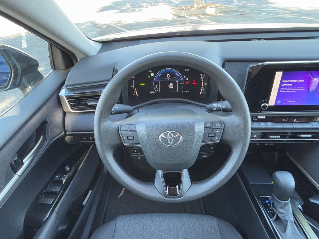 2025 Toyota Camry LE 10