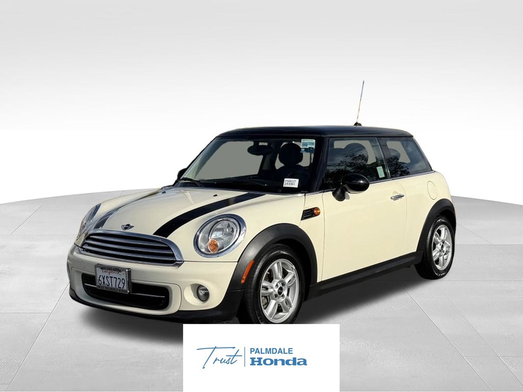 Light White 2013 MINI Cooper Hatchback Front-Wheel Drive 6-Speed Automatic