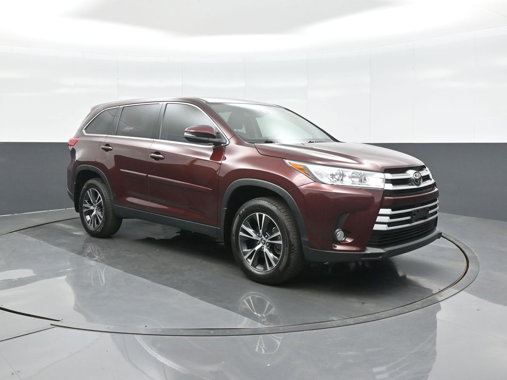 Ooh La La Rouge Mica 2019 Toyota Highlander LE Plus FWD SUV / Crossover Front-Wheel Drive 8-Speed Automatic