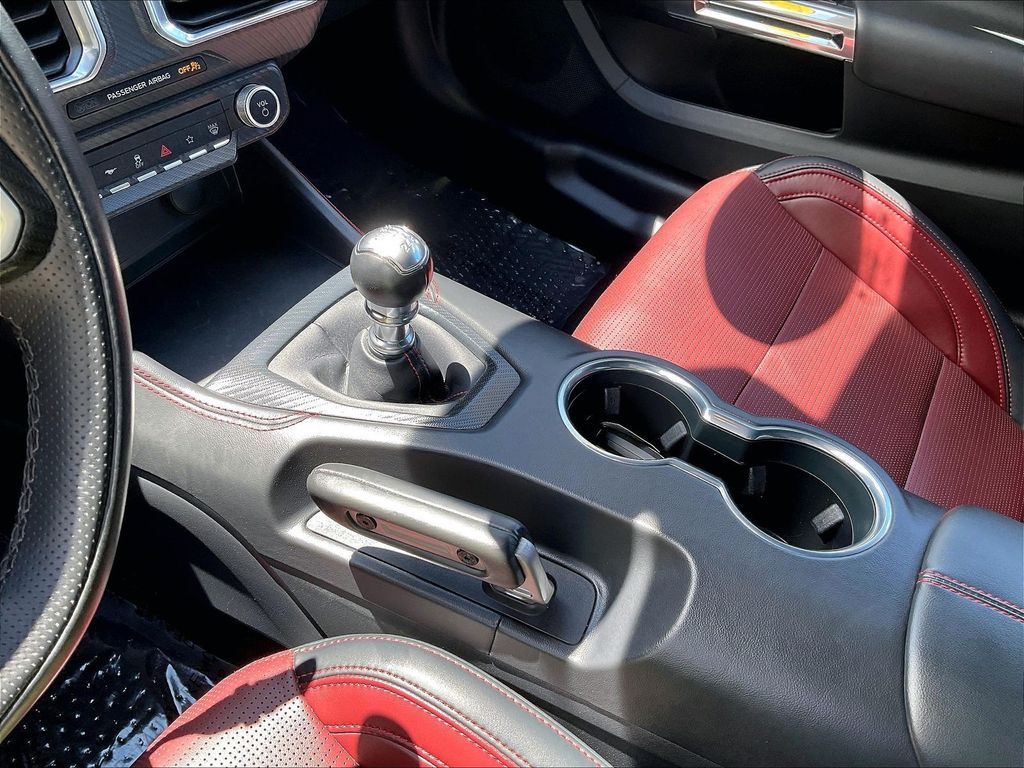 2025 Ford Mustang — photo 20