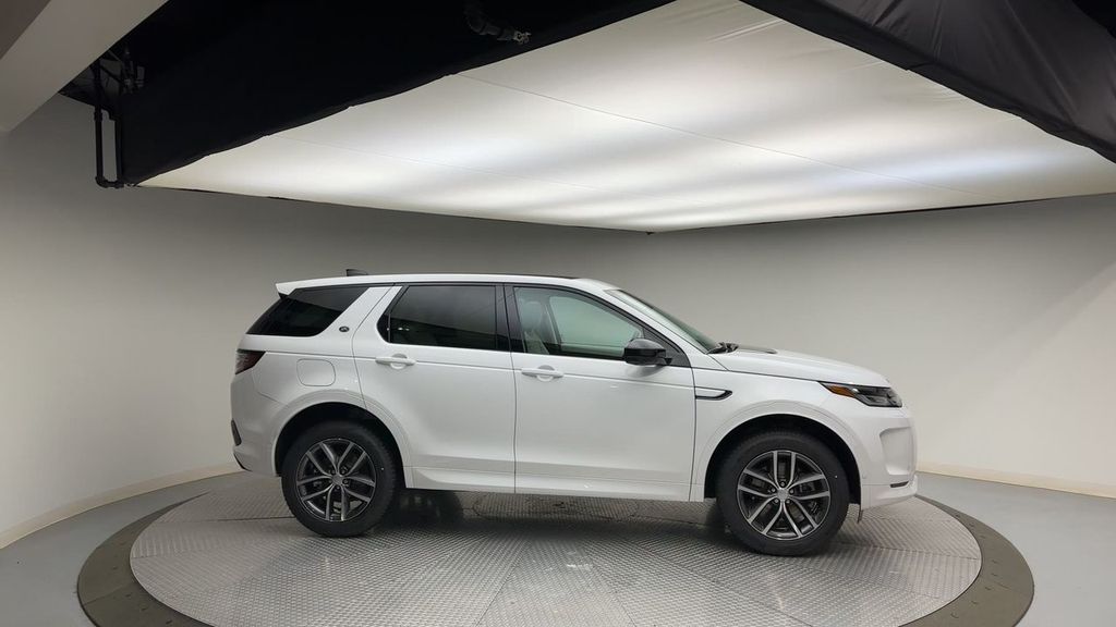 Thumbnail: 2024 Land Rover Discovery Sport - 10