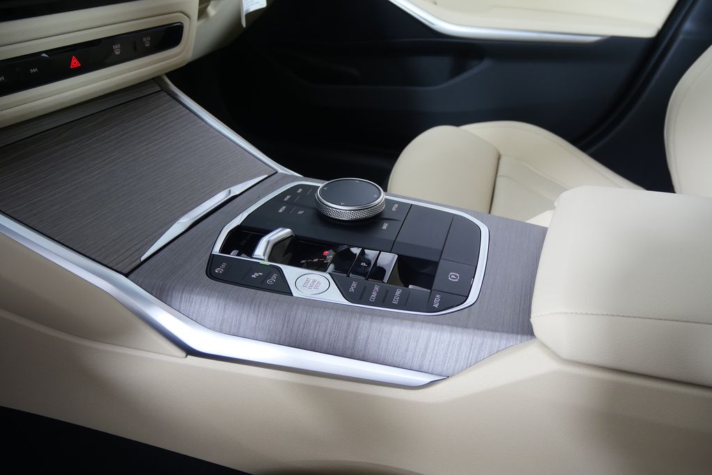 2025 BMW 3 Series 330i 21