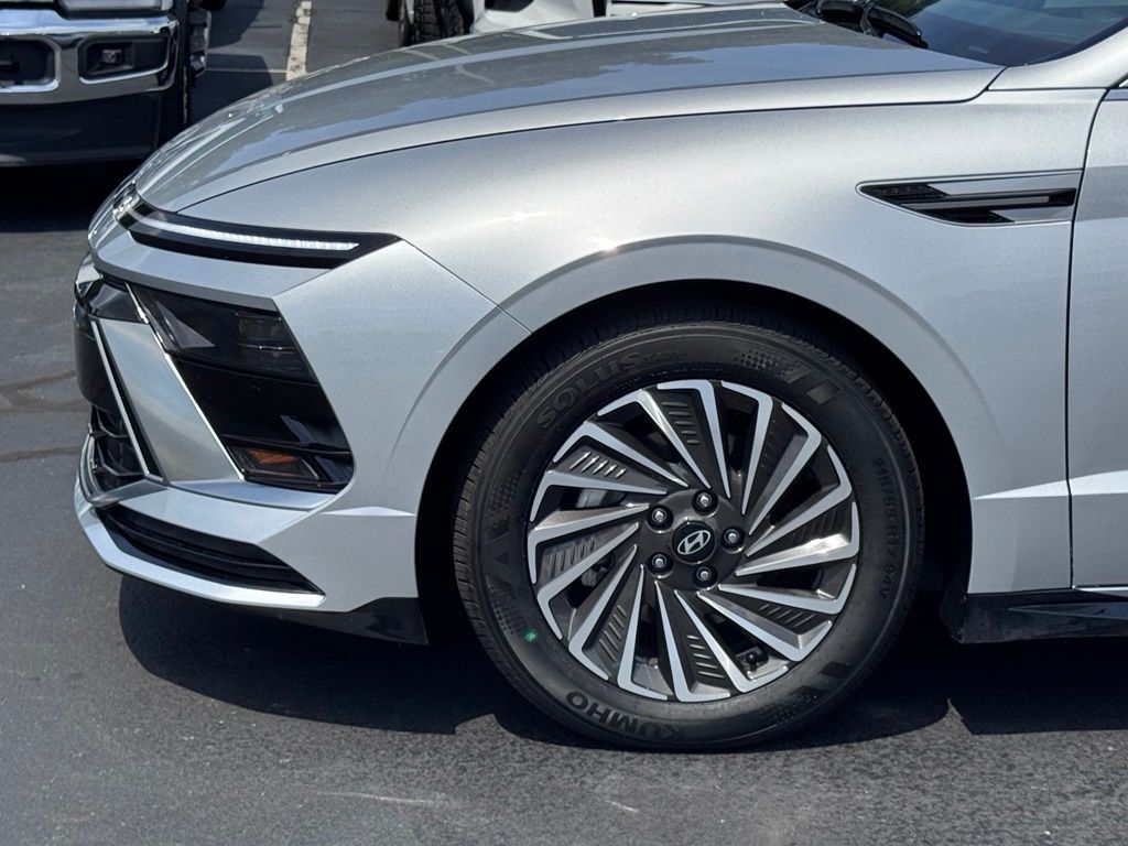 HyundaiSonata Hybrid36