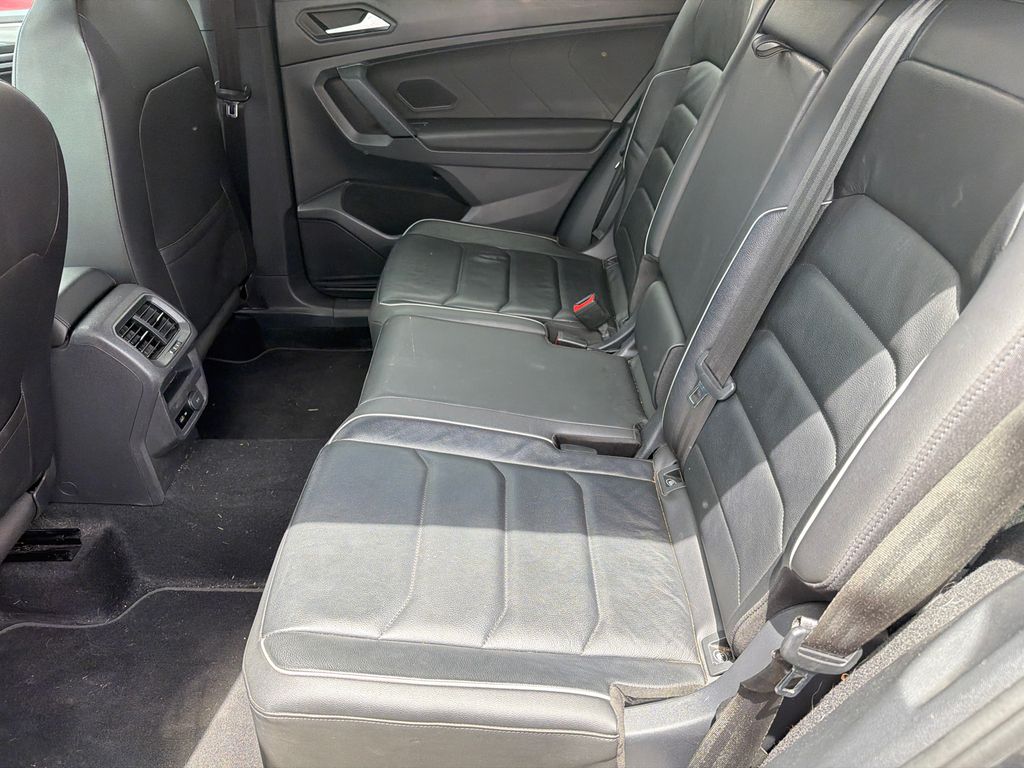 Used 2019 Platinum Gray Metallic Volkswagen 2.0T SEL Premium R-Line image 17