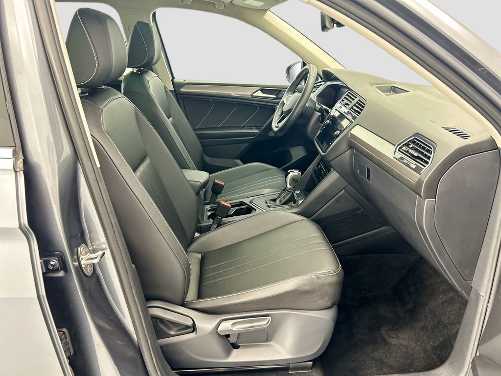 Thumbnail: 2023 Volkswagen Tiguan - 18