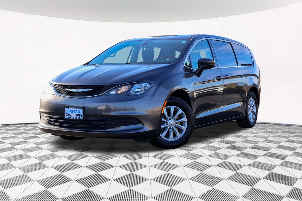 2017 Chrysler Pacifica Touring 2