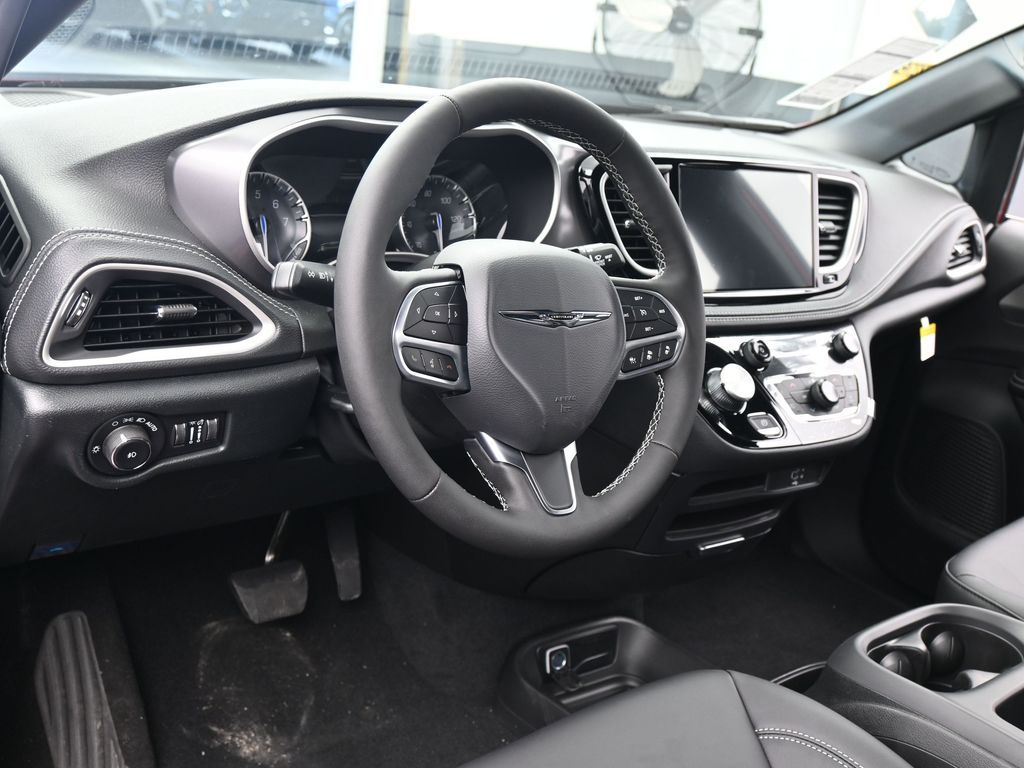 New 2026 Red Hot Pearlcoat Chrysler Select image 13