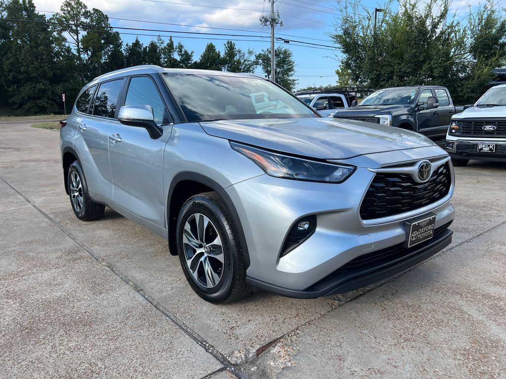 Celestial Silver Metallic 2025 Toyota Highlander SUV / Crossover All-Wheel Drive 8-Speed Automatic