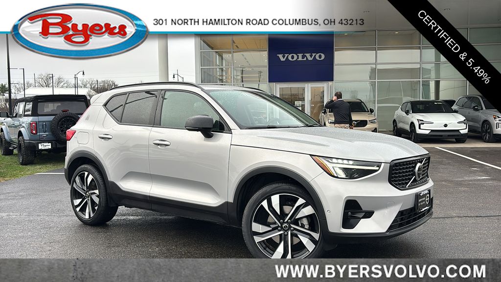 2025 Volvo XC40 B5 Plus Dark Theme AWD