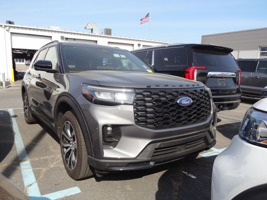 2025 Ford Explorer ST-LINE 4WD (PL535)'s photo