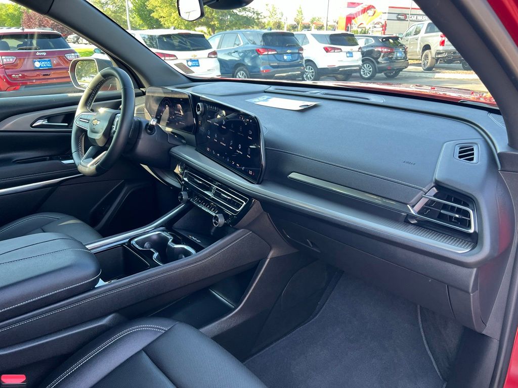 Used 2025 Chevrolet Traverse SUV