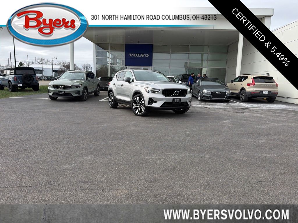 2025 Volvo XC40 B5 Plus Dark Theme AWD