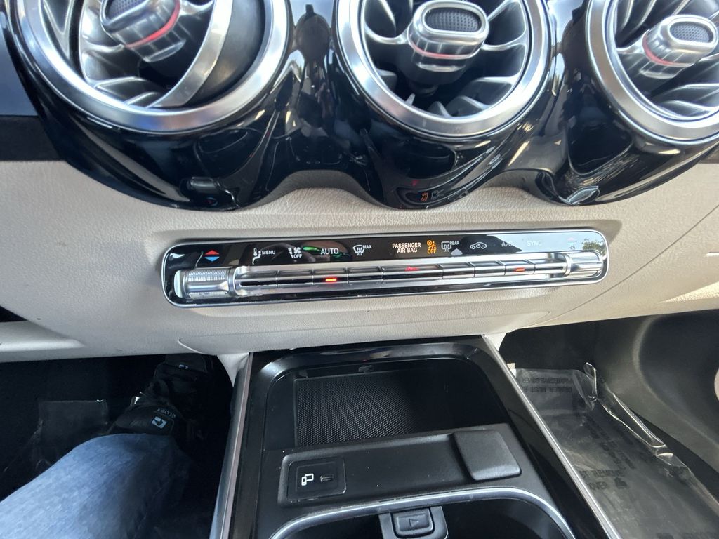 Thumbnail: 2021 Mercedes-Benz GLB - 18
