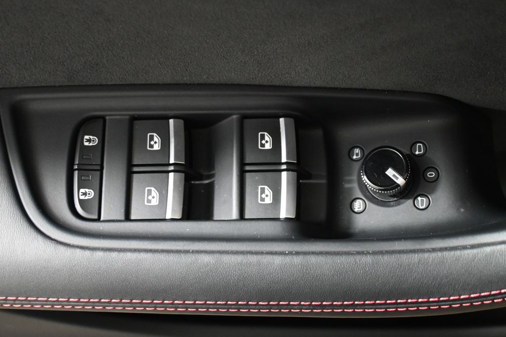 Thumbnail: 2024 Audi RS Q8 - 28