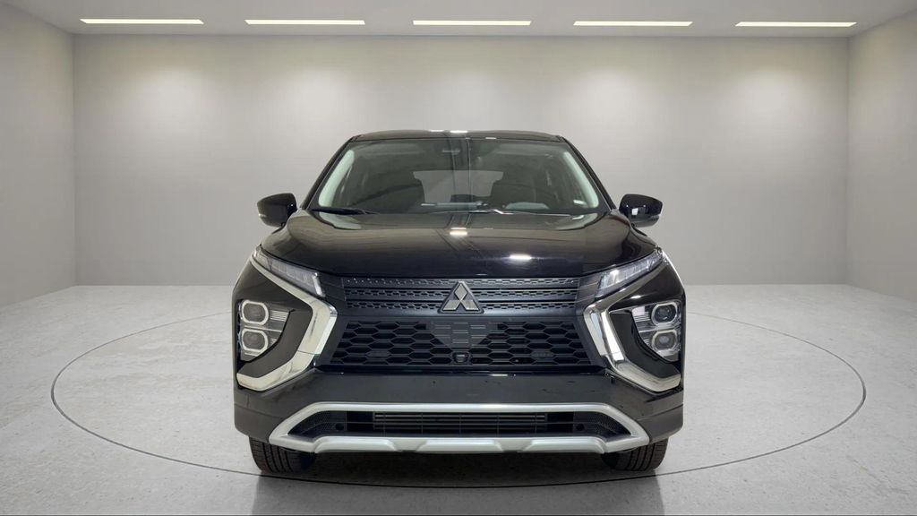 Used 2025 Labrador Black Pearl Mitsubishi SE image 18