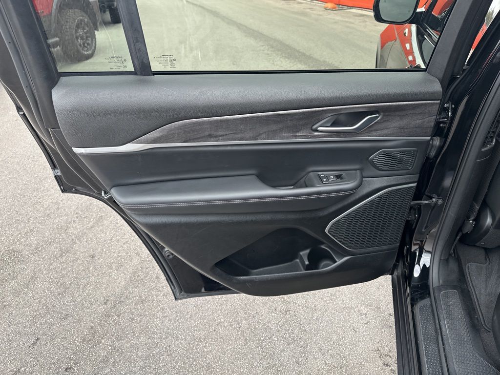 Used Car 2021 Jeep Grand Cherokee L  Limited For Sale Under $30,000 In Austin, Texas